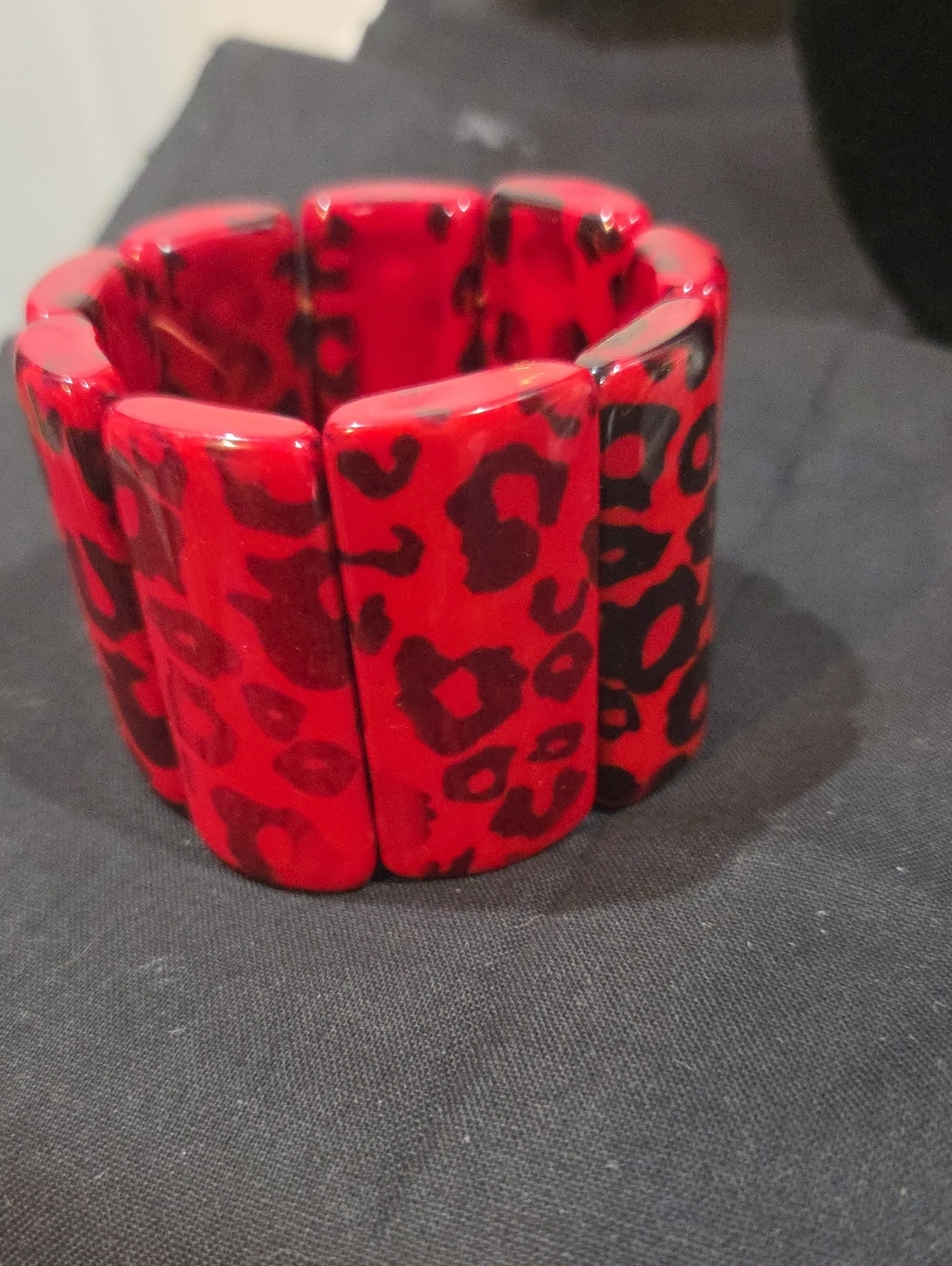 RED AND BLACK CHEETAH STRETCH BRACELET